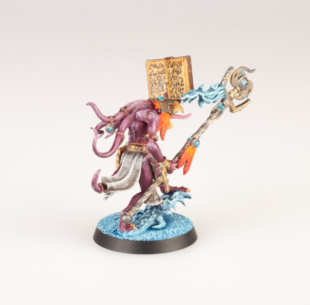 Tzeench Herald by Tabea Sykora