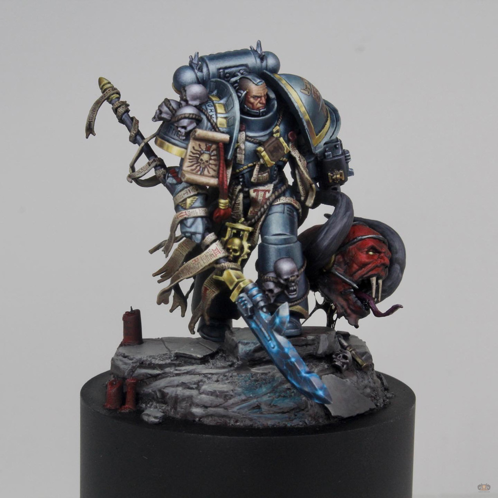 Grey Knight, Full view